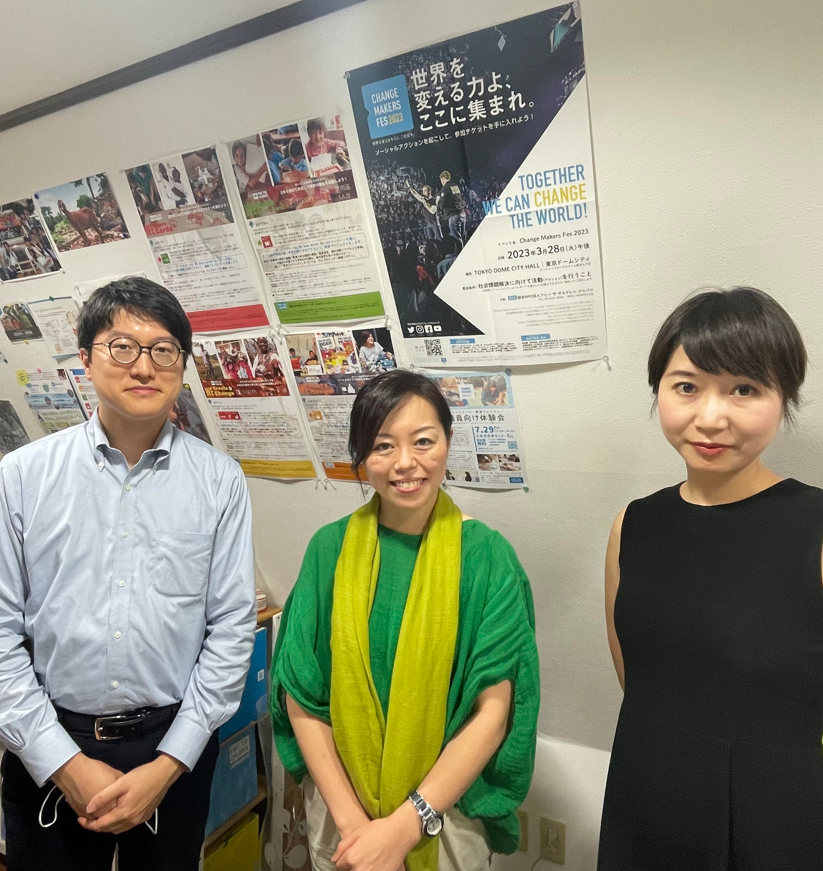 代表の中島さん（中央）とFIT2022実行委員の高橋（左）